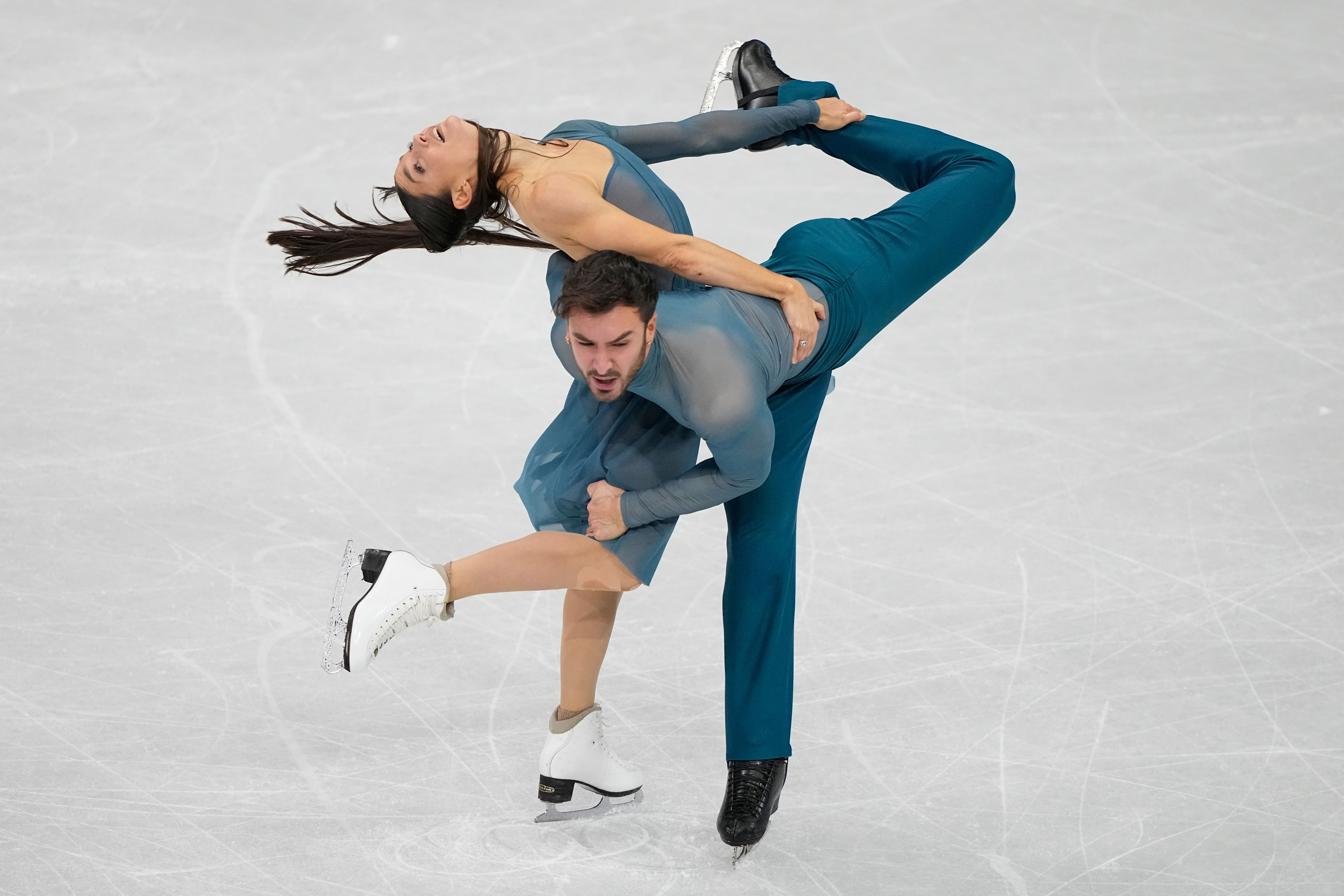 In knife-edge ice dance final, French flow overcomes American power