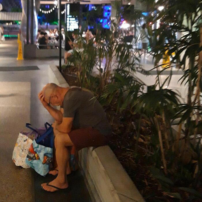 29 times people spotted men having a miserable time while shopping and ...