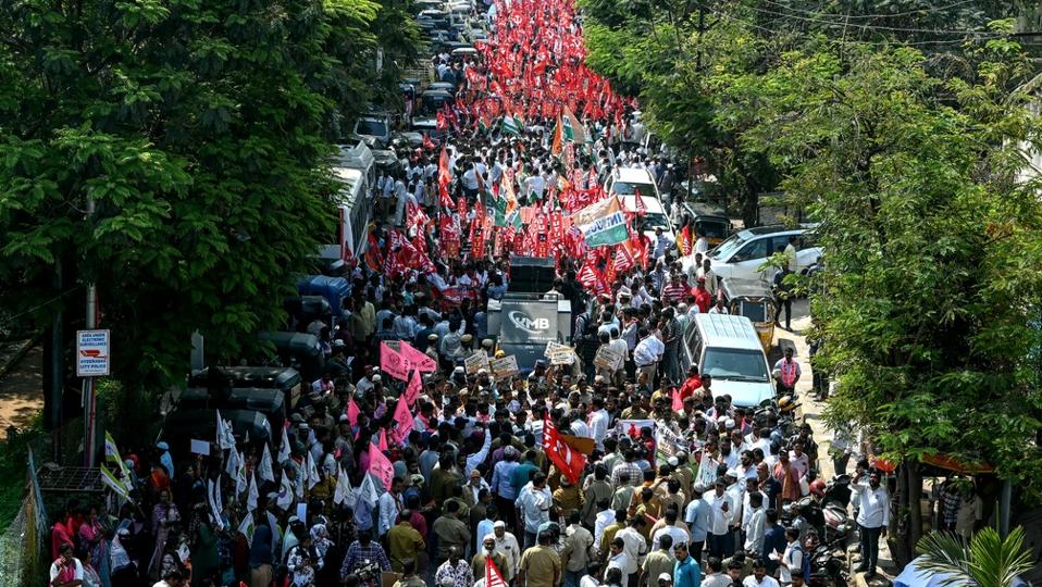 AA1Wdb0i Indian Farmers Stage Nationwide Strike Against US Trade Deal