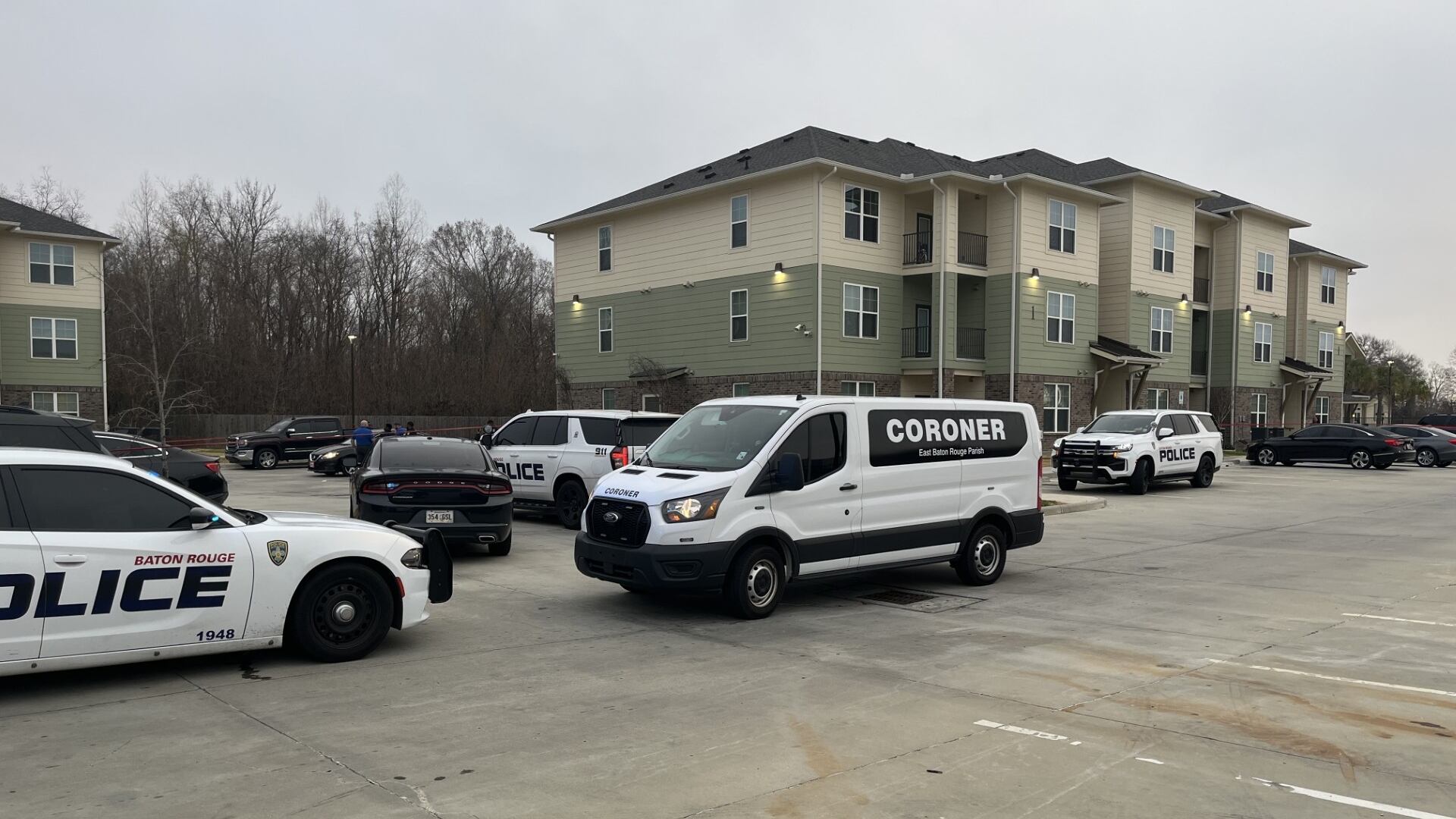 1 person dead after shooting at apartment complex off Plank Road