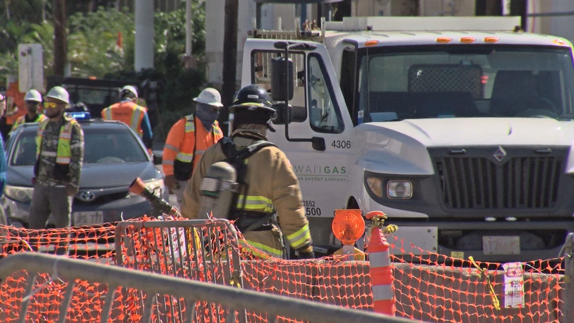 Emergency crews respond to gas line leak in Merriam