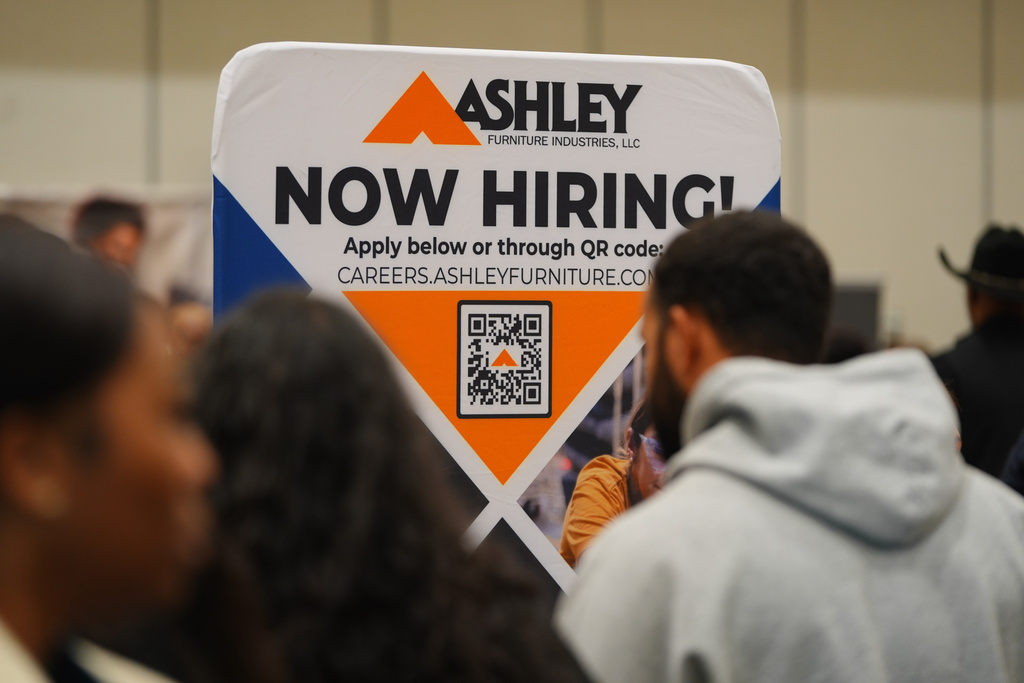 US applications for jobless benefits fall to 227,000 last week, remaining at recent healthy levels<br>