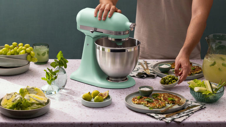 KitchenAid's official color of 2026 is here, and it reminds me of mint ...