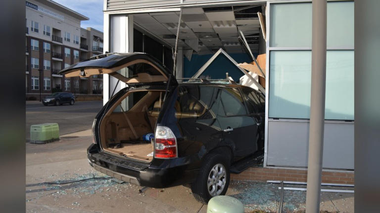 Driver fleeing traffic stop crashes into building in Aurora: police