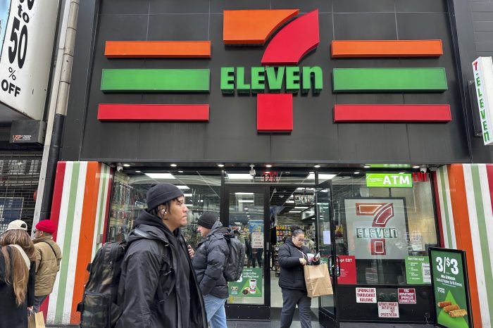 Man shot to death in Manhattan 7-Eleven: sources<br><br>