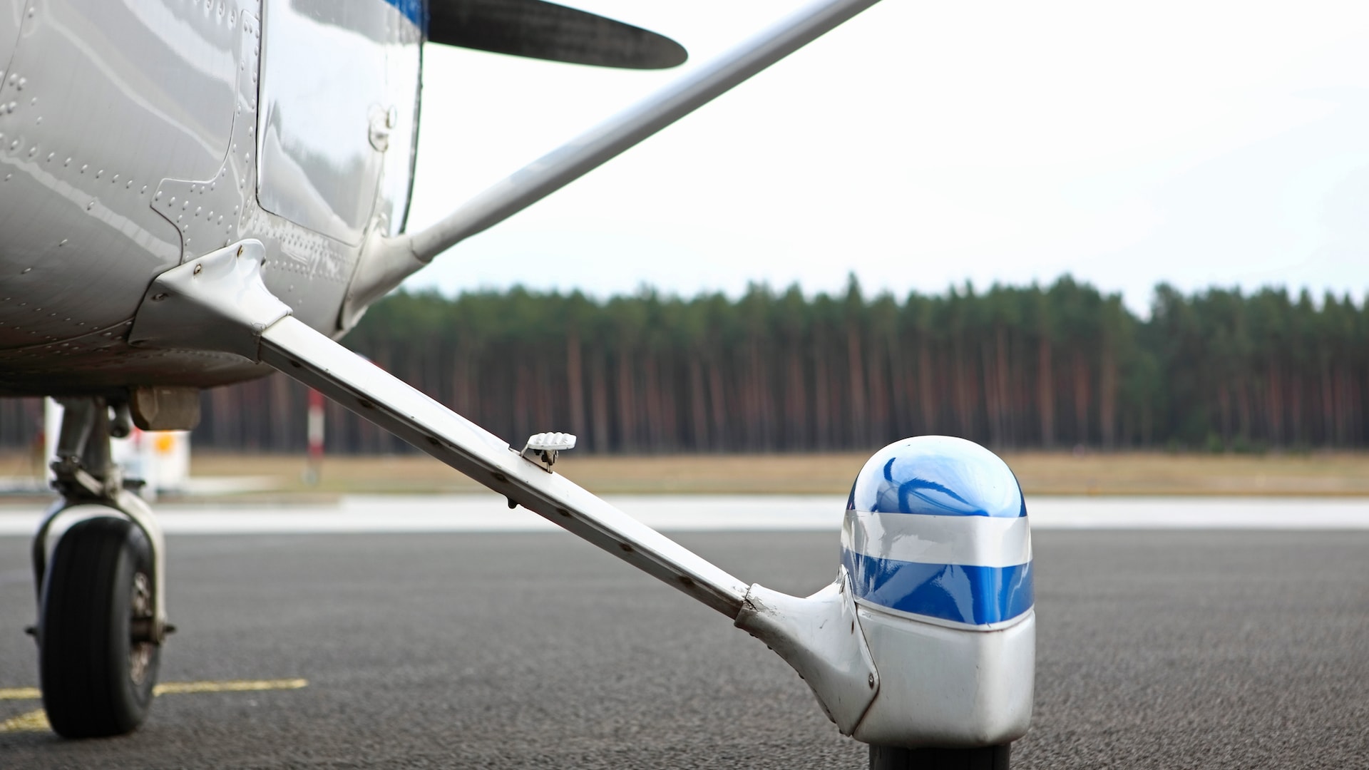 Franzosen flogen mit einem Ultraleichtflugzeug nach Simbabwe ...