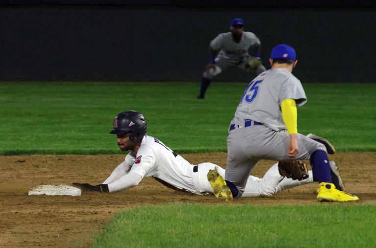 Brockton Rox catcher signs minor league contract with Houston Astros
