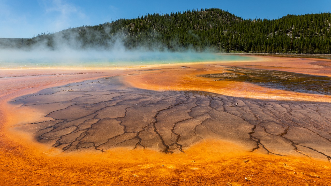 Yellowstone supervolcano is inflating a 19 mile wide bulge