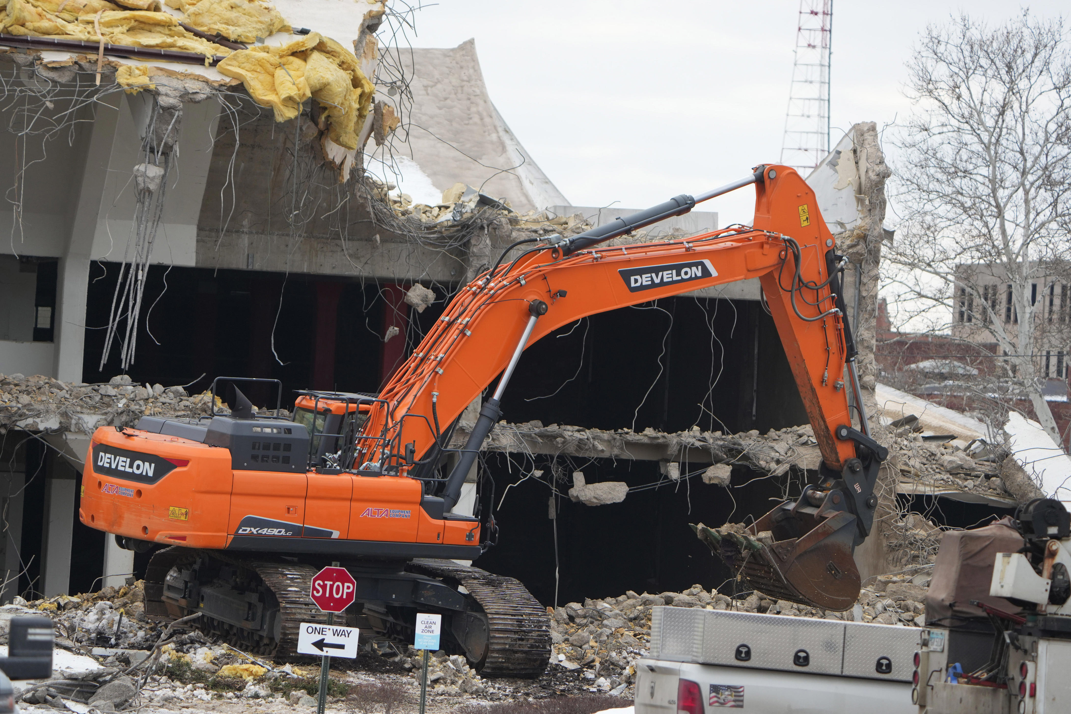 Out with the old. Crews begin demolishing former Stark Library in ...