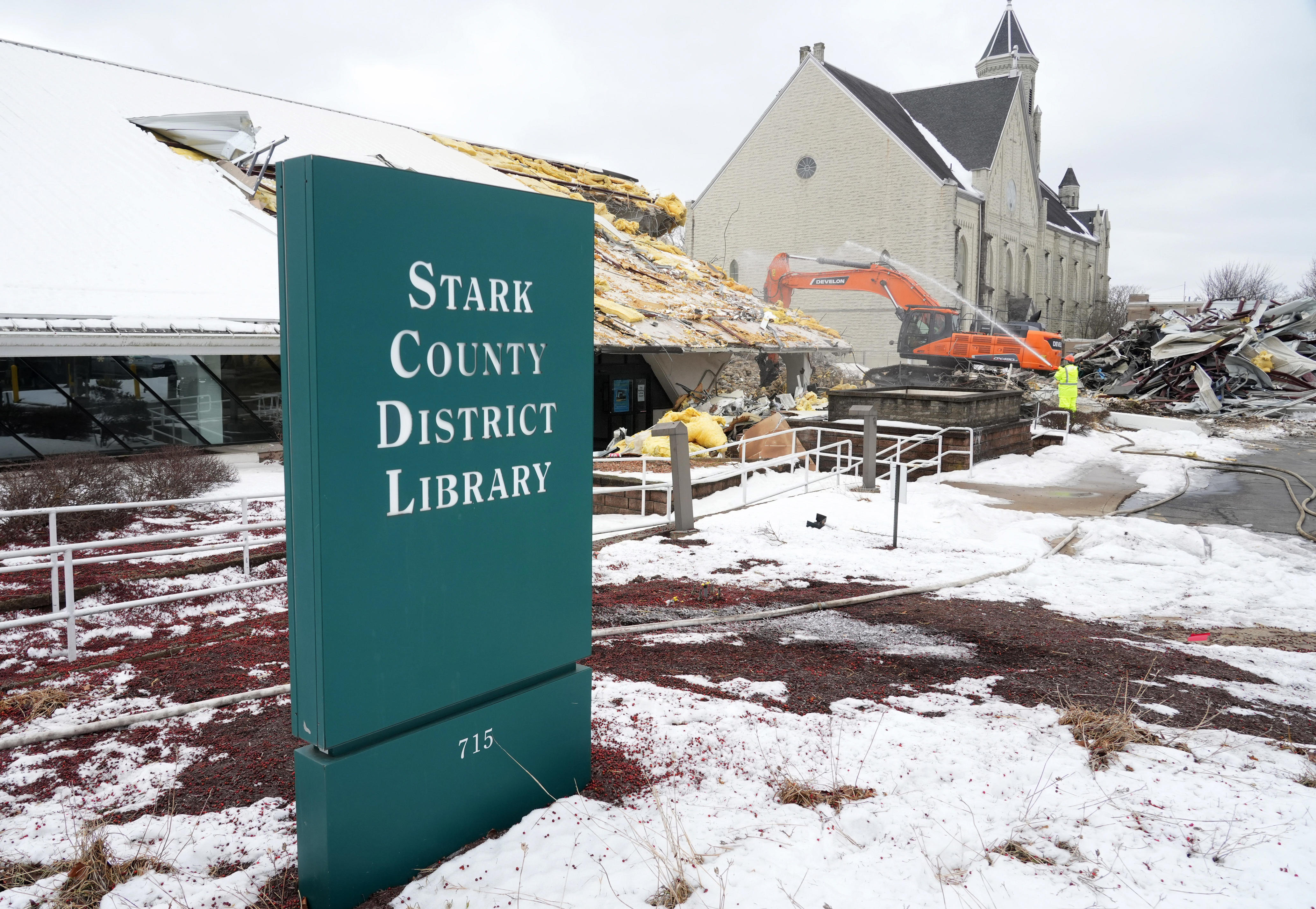 See video as crews demolish Stark Main Library in Canton