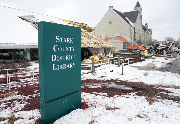 See video as crews demolish Stark Main Library in Canton
