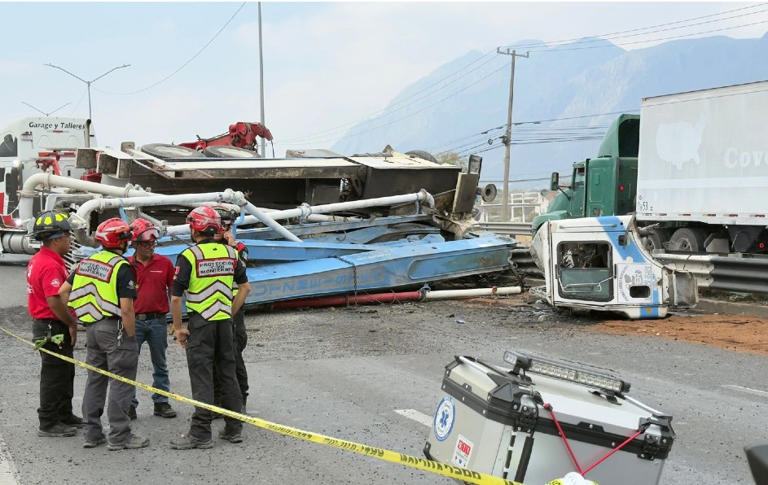 Volcadura de camión provoca cierre de la Carretera Nacional en ...