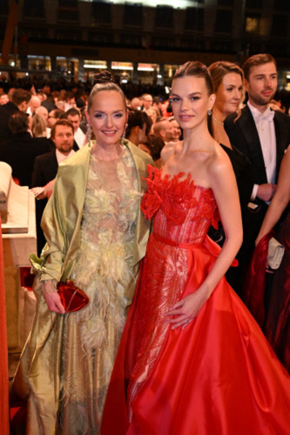 topmodel-nadine-leopold-verr-t-darum-macht-sie-der-opernball-nerv-ser