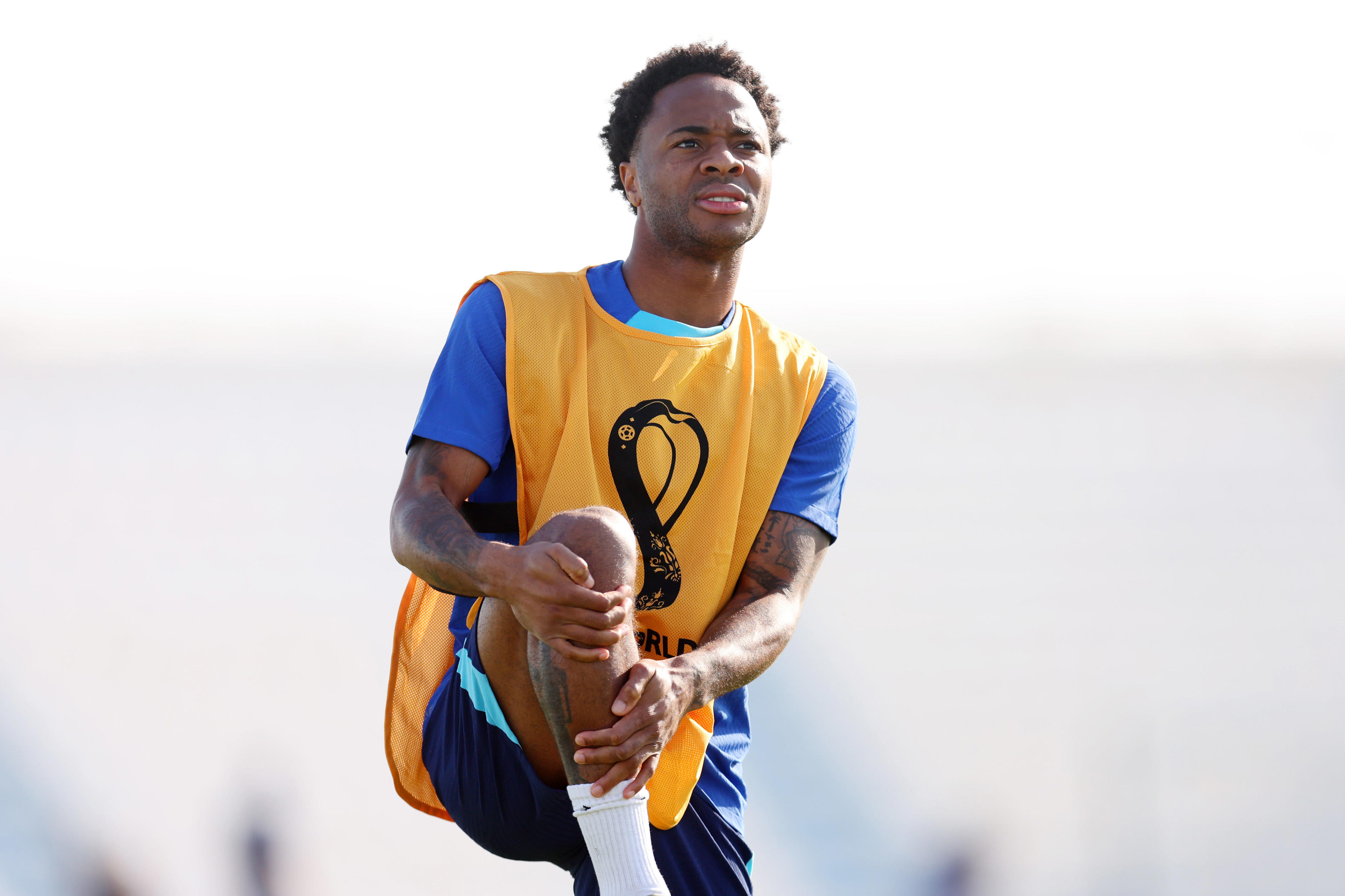 El ex astro inglés Raheem Sterling se une al Feyenoord en un movimiento sorpresa