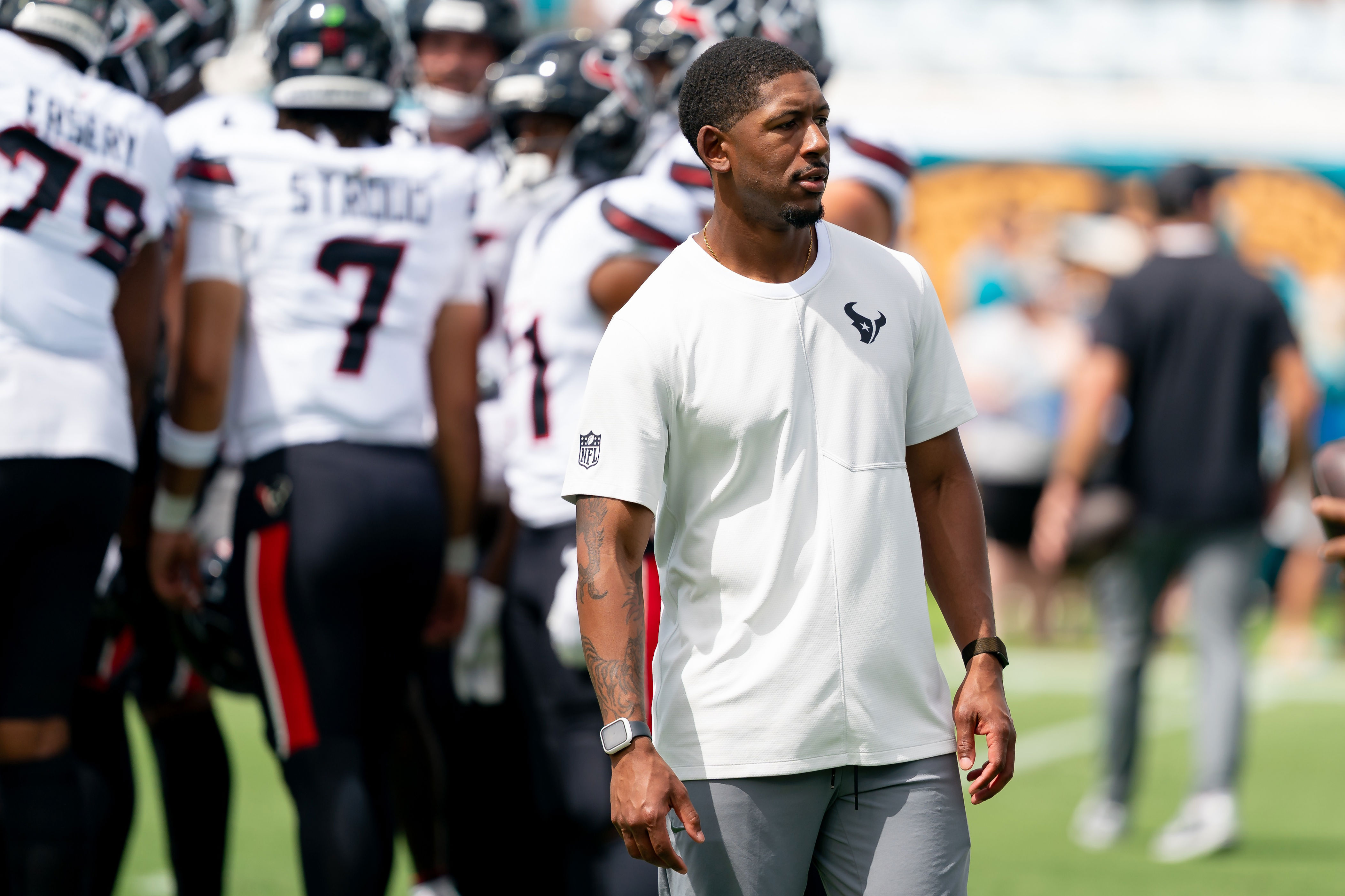 Aaron Glenn completes Jets coaching staff with four new hires