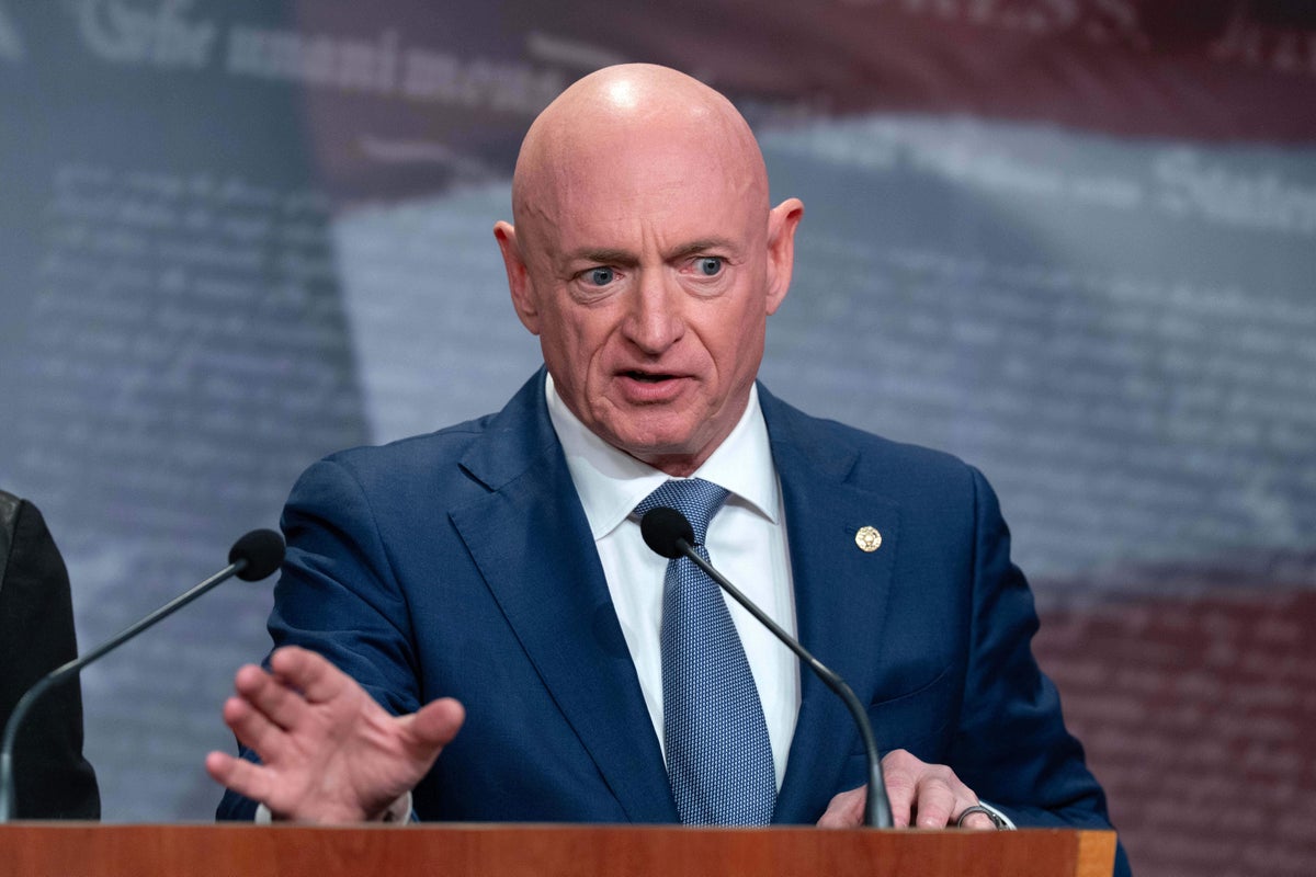 Judge temporarily blocks Pentagon from punishing Sen. Mark Kelly for call to resist unlawful orders<br><br>