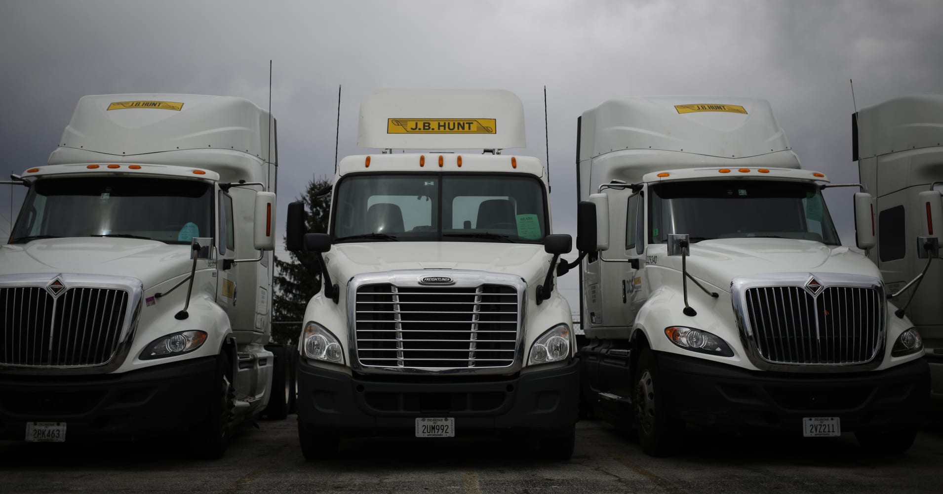 Trucking and logistics stocks drop on release of AI freight scaling tool