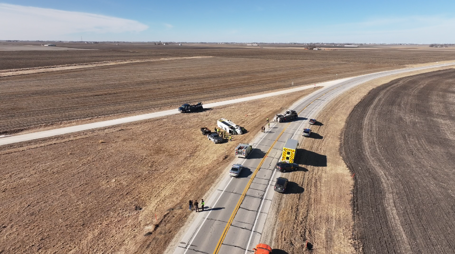 1 dead, multiple injured after bus carrying college baseball team crashes in Iowa<br>