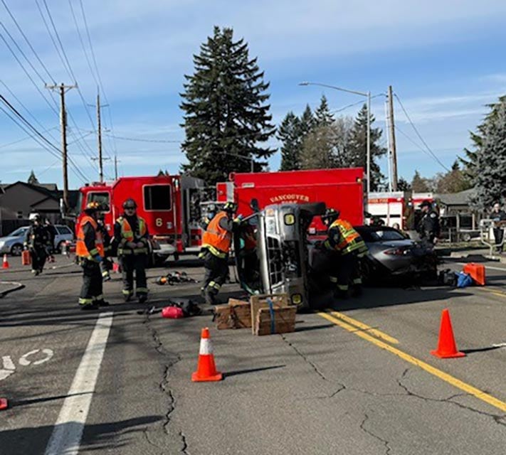 2 hurt in rollover crash at Vancouver intersection