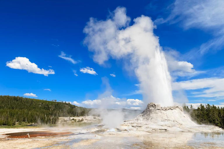 Yellowstone’s supervolcano is creating a 19-mile bulge - and it's still ...