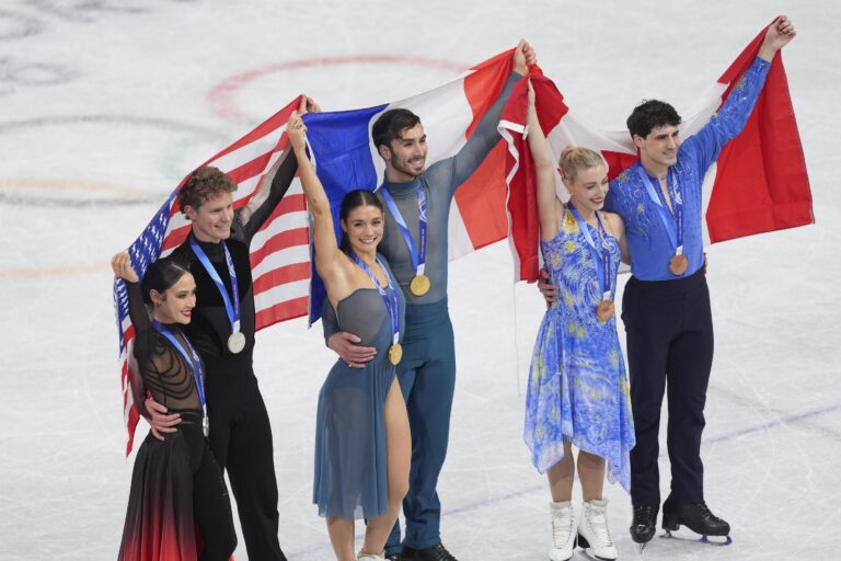 Casi 10.000 personas firman una petición en medio del escándalo del arbitraje de danza sobre hielo en los Juegos Olímpicos.