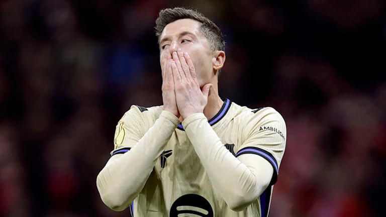 Robert Lewandowski couldn’t make an impact from the bench. | Maria Gracia Jimenez/Soccrates/Getty Images