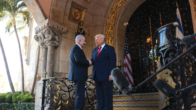  ישראל היא המכרה של טראמפ: בכיר לשעבר בוושינגטון חושף מי באמת מממן את מי 