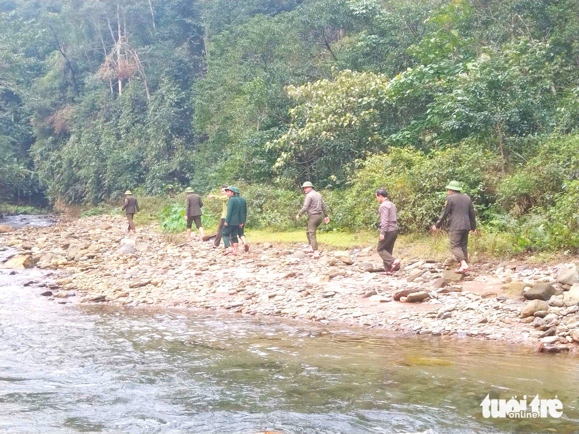 Thầm lặng những bước chân giữ rừng ngày giáp Tết