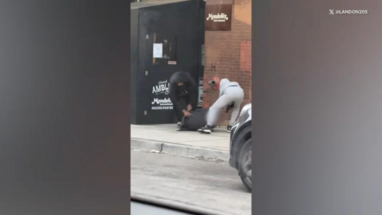 Video shows man robbed at gunpoint, beaten in West Loop in broad ...