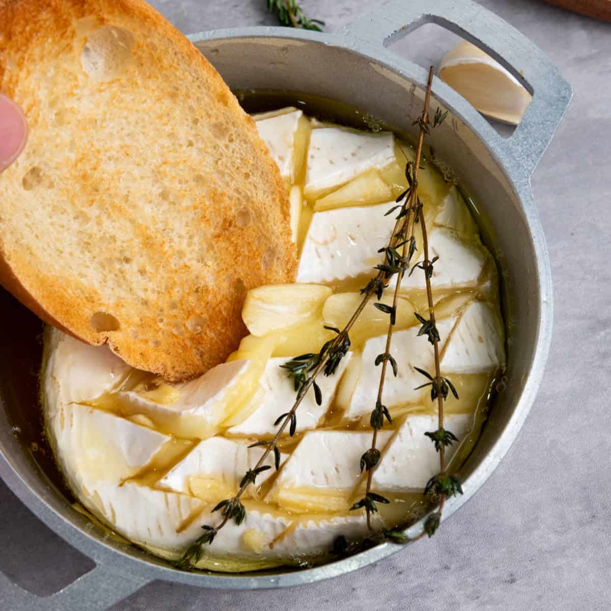 Baked brie with honey and garlic