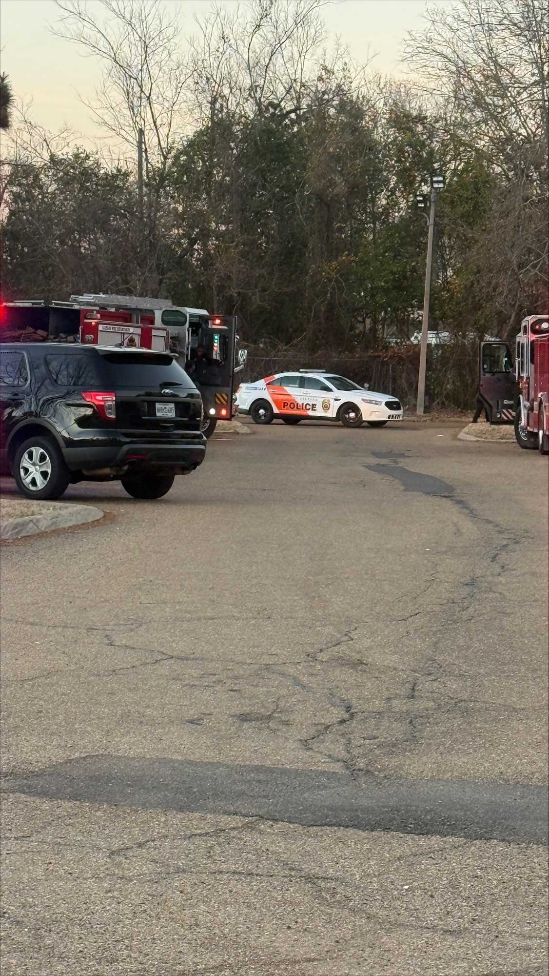 Suspects flee after Grove Circle robbery-related shooting in Jackson