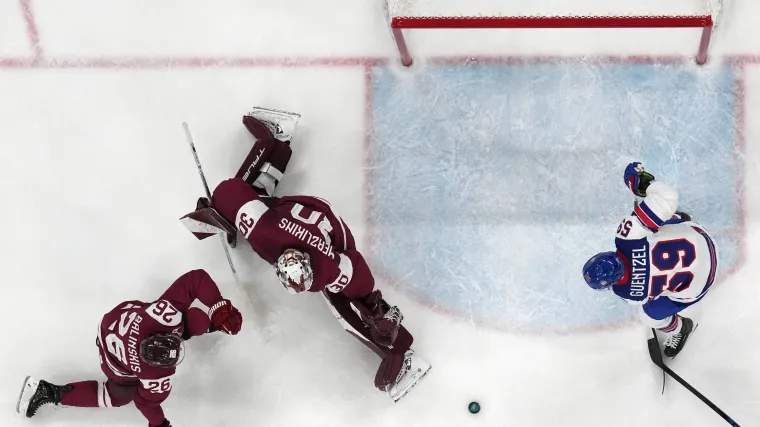 What is offsides in hockey? Explaining rules, meaning and how it's ...