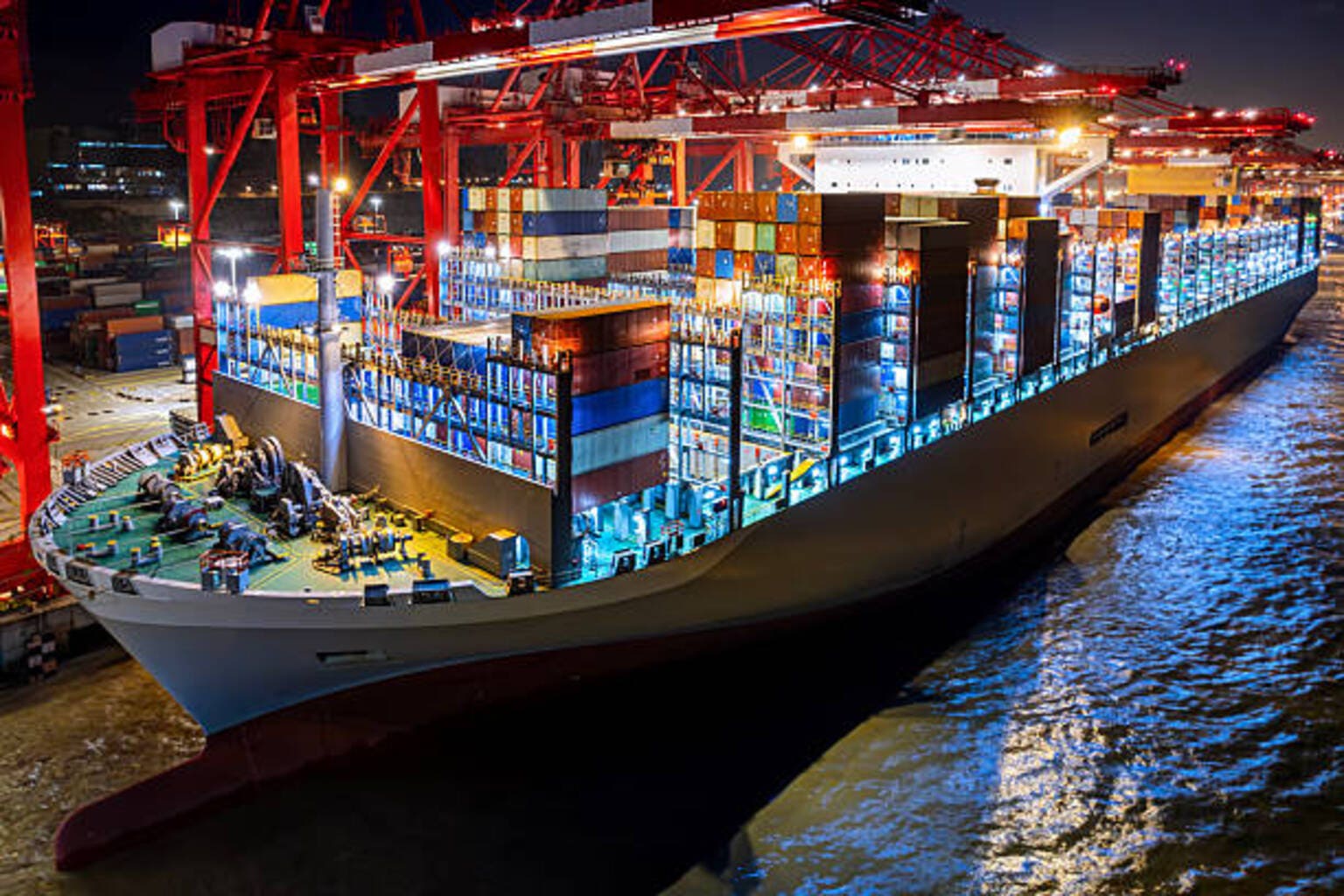 Global shipping industry sticks with green investments, despite carbon ...