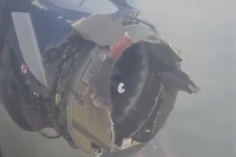 Passengers horrified by 'loud bang' as Boeing 737 engine suffers ...