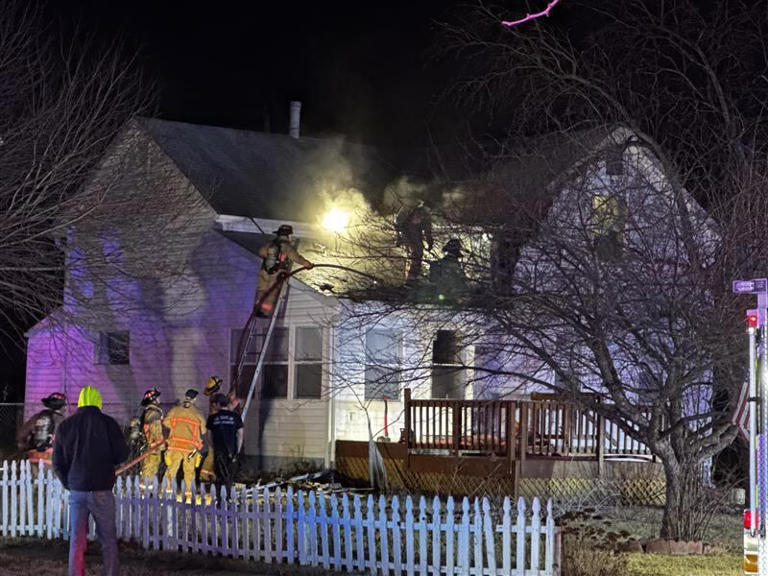 LFR crews battle west Lincoln house fire