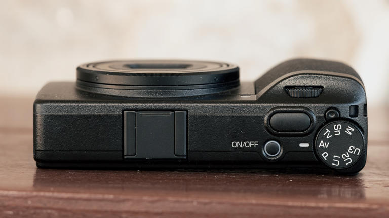 Ricoh GR IV