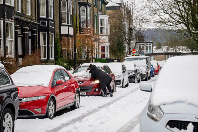 Met Office 14-hour weather warning for 32 areas set to be hit with snow ...