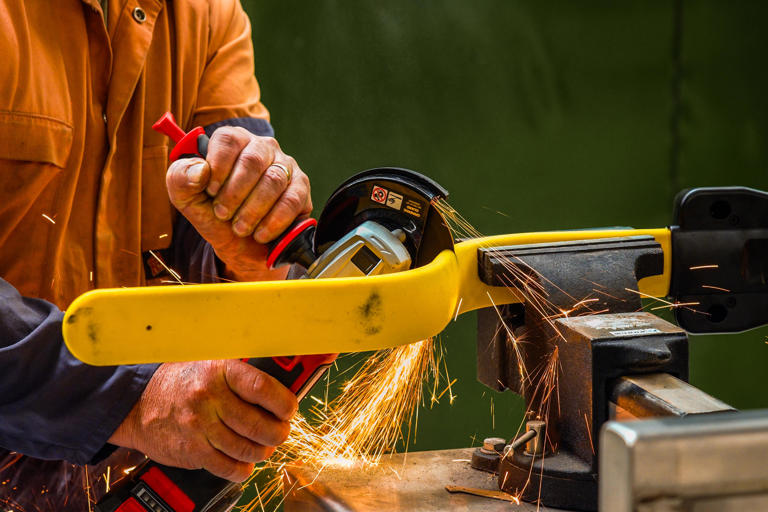 Gone in 20 seconds: The $200 Toyota steering wheel lock fails the ...