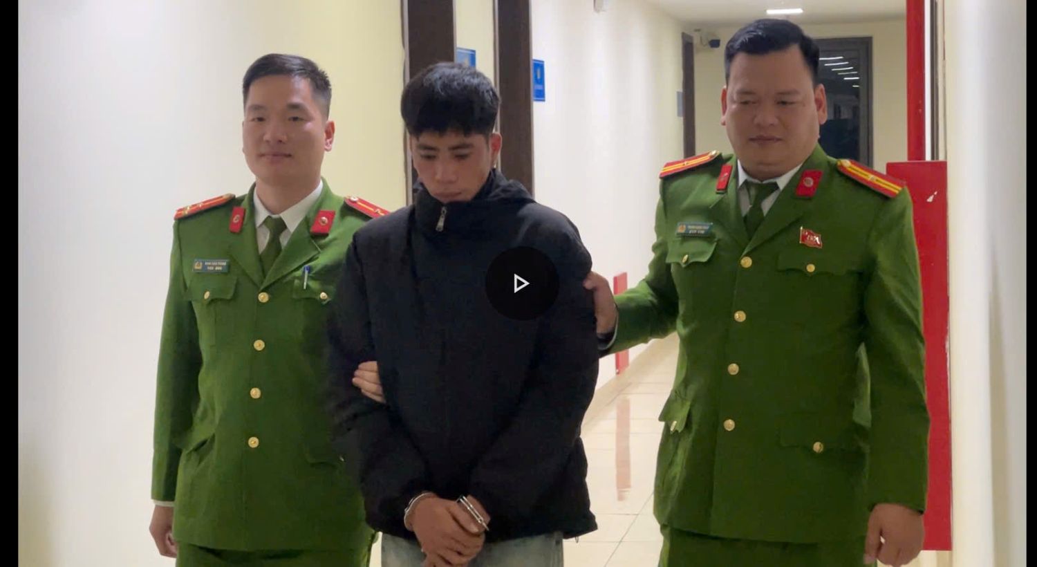 Bắt giữ đối tượng giả vờ hỏi đường rồi cướp tài sản