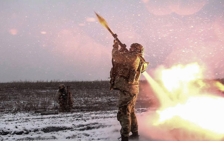 Russia's losses in Ukraine as of February 13: +800 troops, 41 artillery ...