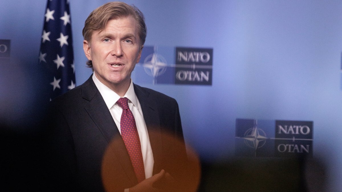 Đề cập khái niệm NATO 3.0, Thứ trưởng Quốc phòng Mỹ đã làm gì khiến châu Âu nhẹ nhõm sau những căng thẳng với chính quyền Trump?