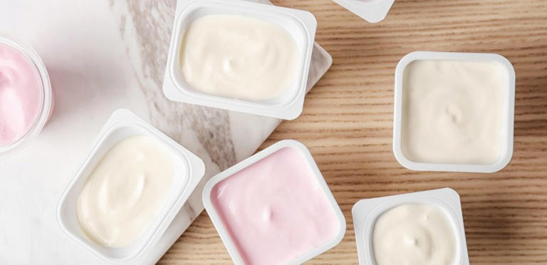 الزبادي المنكه غني بالسكريات المضافة