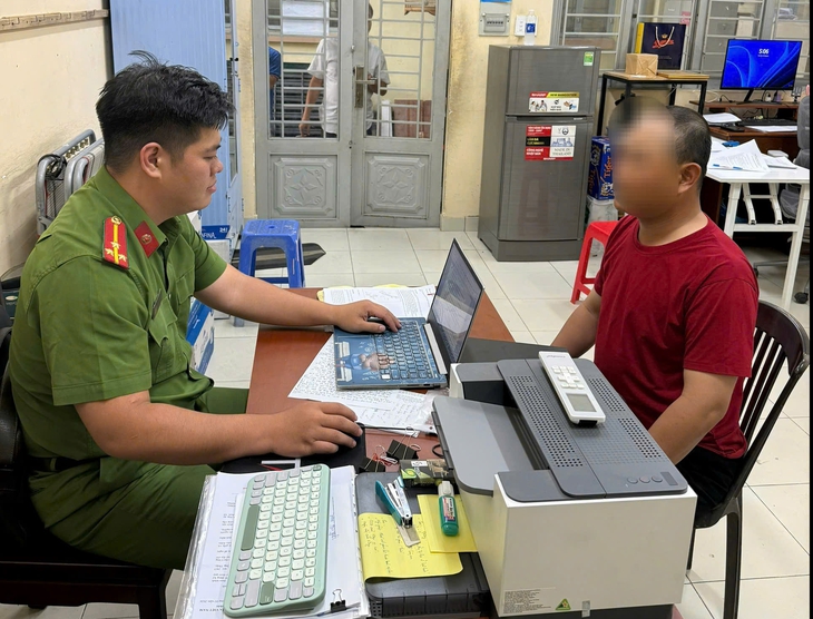 Công an triệu tập một bảo vệ, làm rõ clip hăm dọa tài xế tại Khu đô thị Vạn Phúc