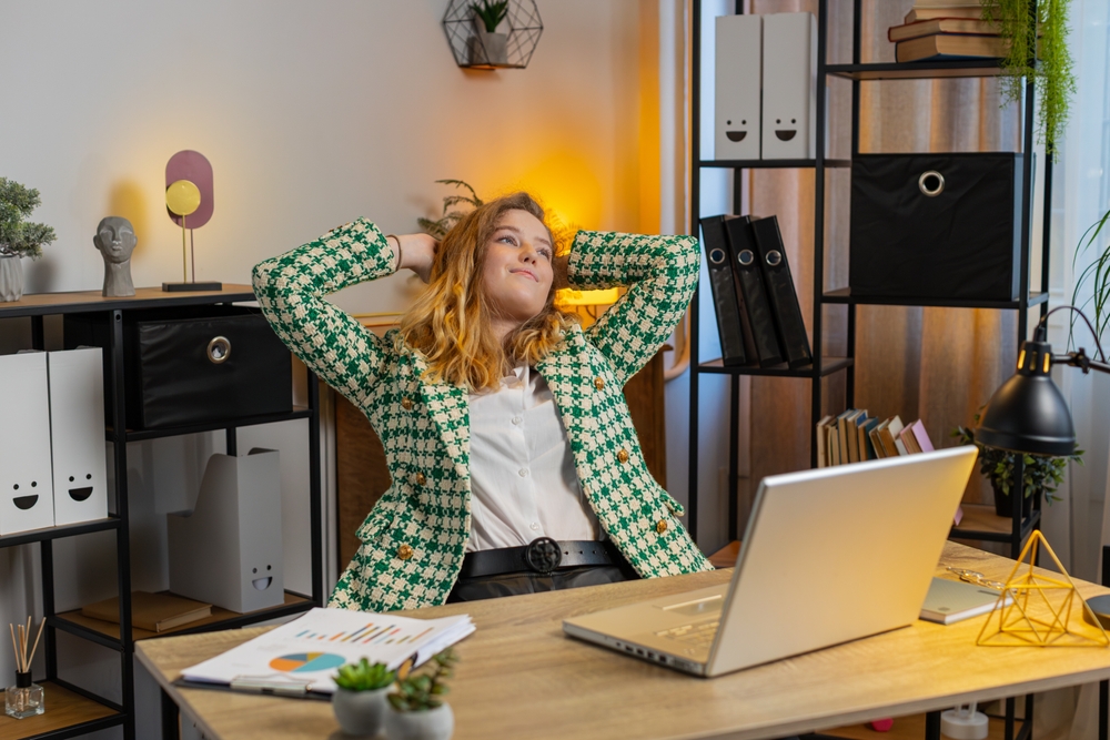 18 low-stress jobs that pay at least $25 per hour