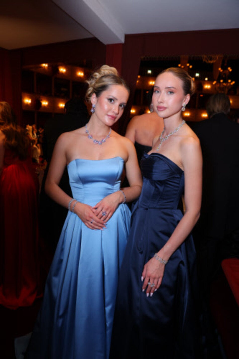 Davina & Shania Geiss als Cinderella-Duo beim 68. Opernball