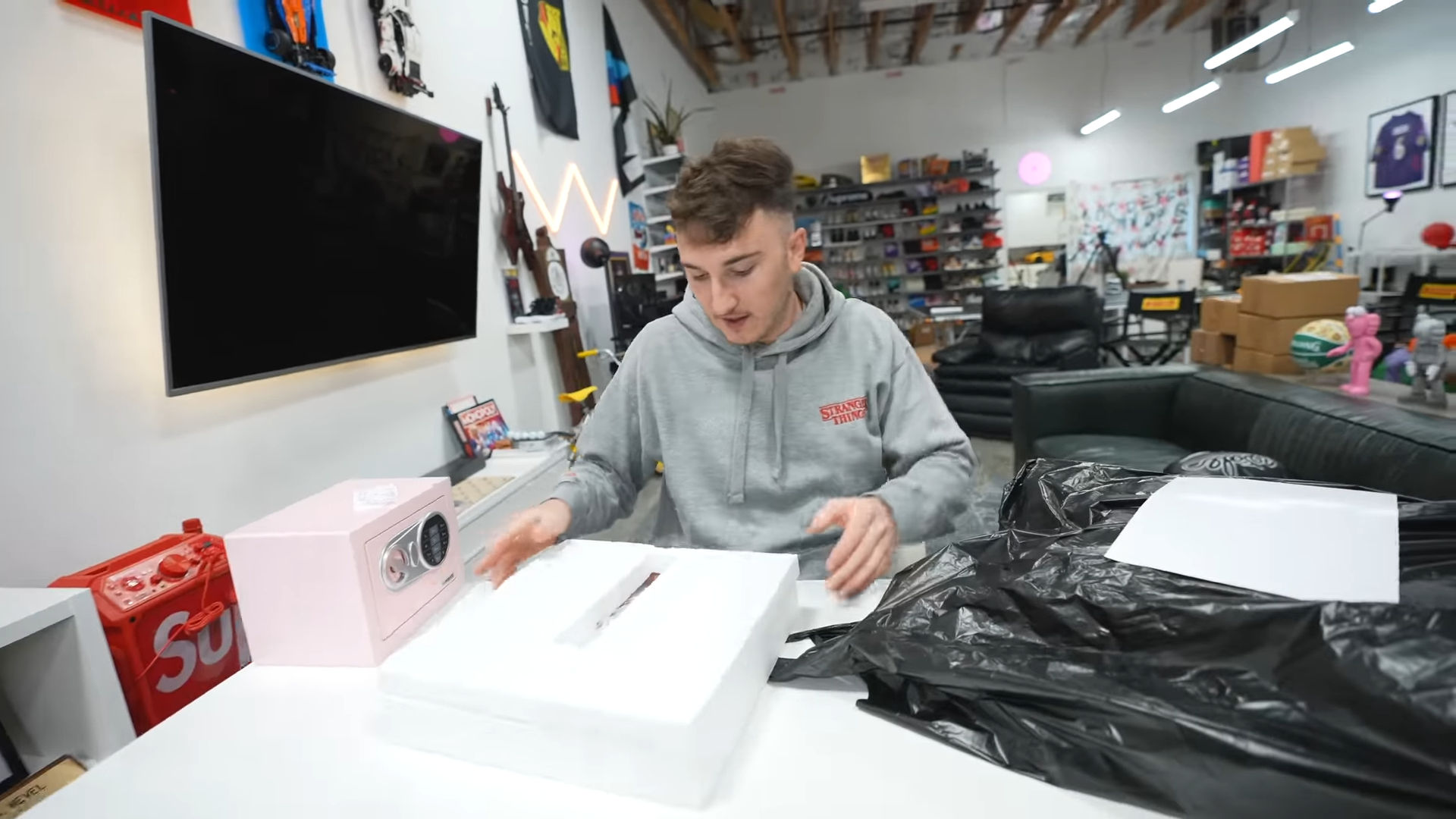 Everything was $1 inside this Amazon returns store - the finds were unreal