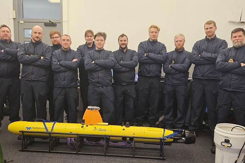 Royal Navy specialists from Plymouth scour seabed with remarkable new ...