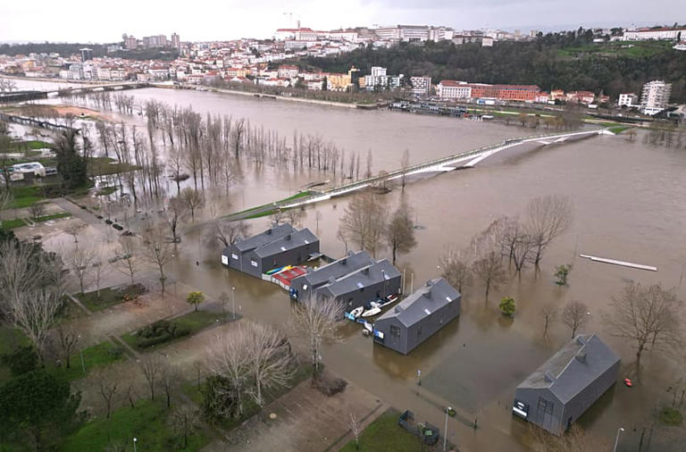 Storm Nils caused deaths, major flooding and mᴀss power cuts in France
