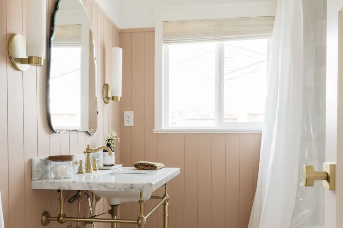11 paint colors that instantly help a small bathroom appear more spacious
