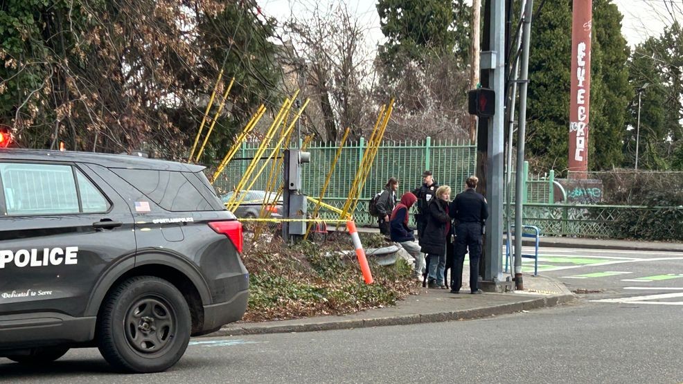 Portland police investigate early morning stabbing; victim later walked ...